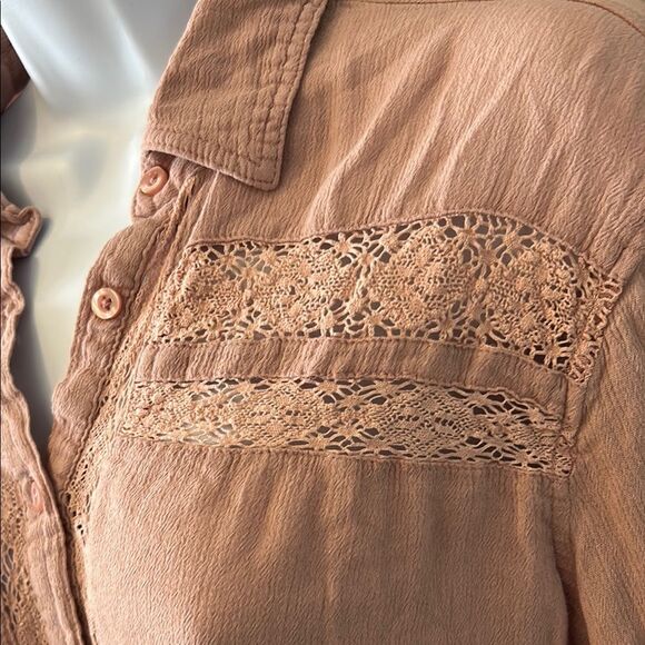 Cape Juby Women's Pink Crochet Detail Long Sleeve Button-Up Shirt Size Large - Picture 2 of 9